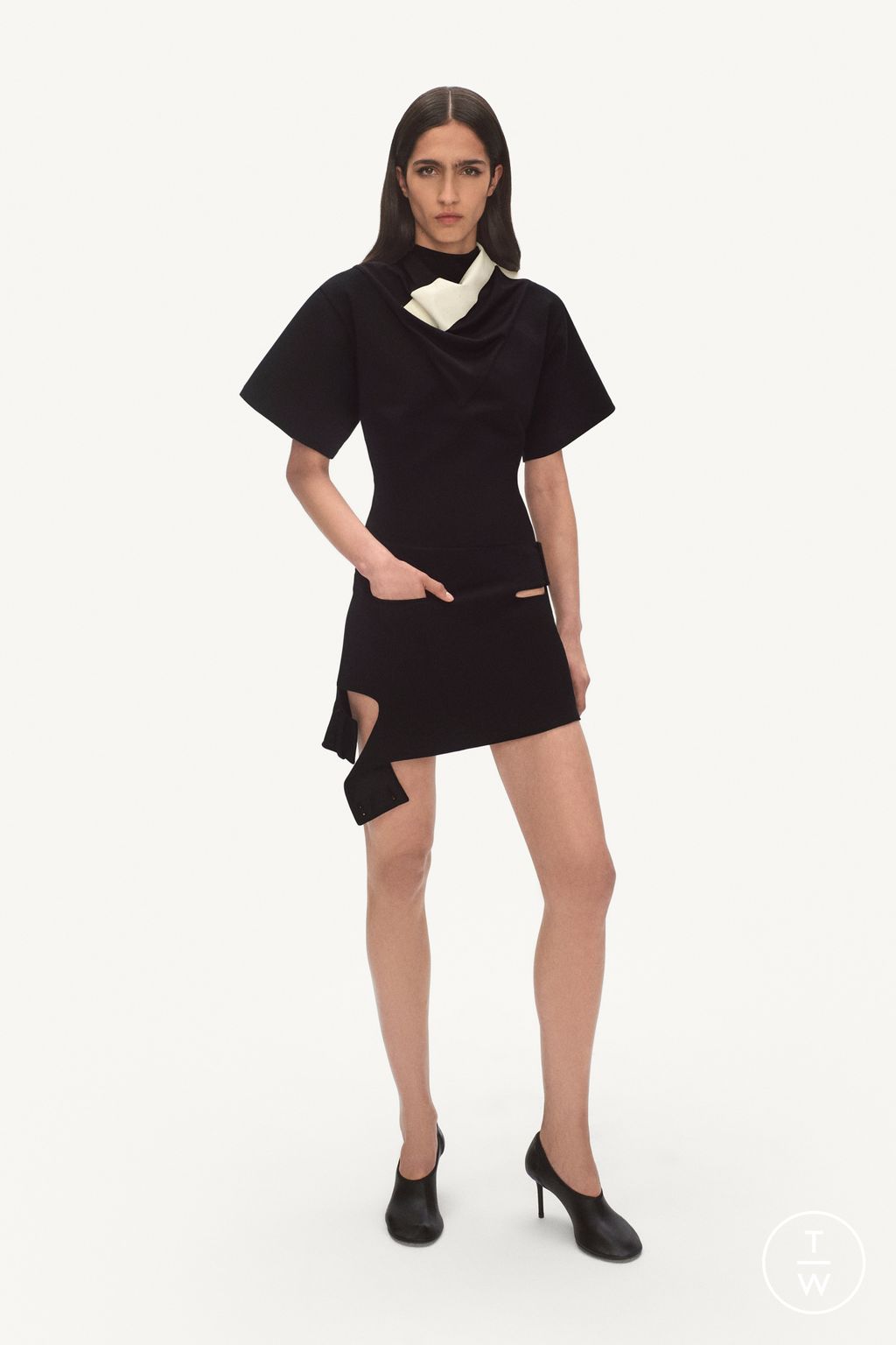 Fashion Week Paris Spring/Summer 2025 look 15 from the Courrèges collection menswear