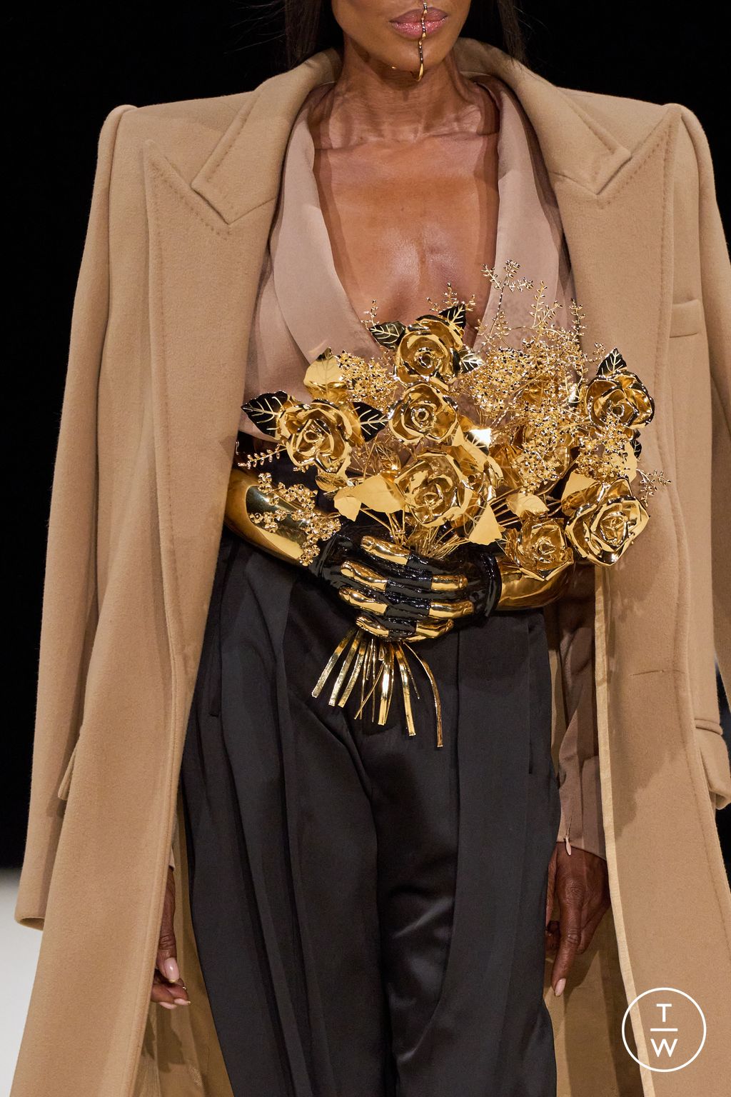 Fashion Week Paris Fall/Winter 2024 look 65 de la collection Balmain menswear accessories