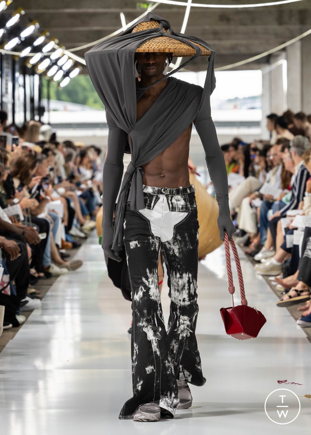 Fashion Week Paris Spring/Summer 2024 look 152 from the IFM PARIS collection menswear