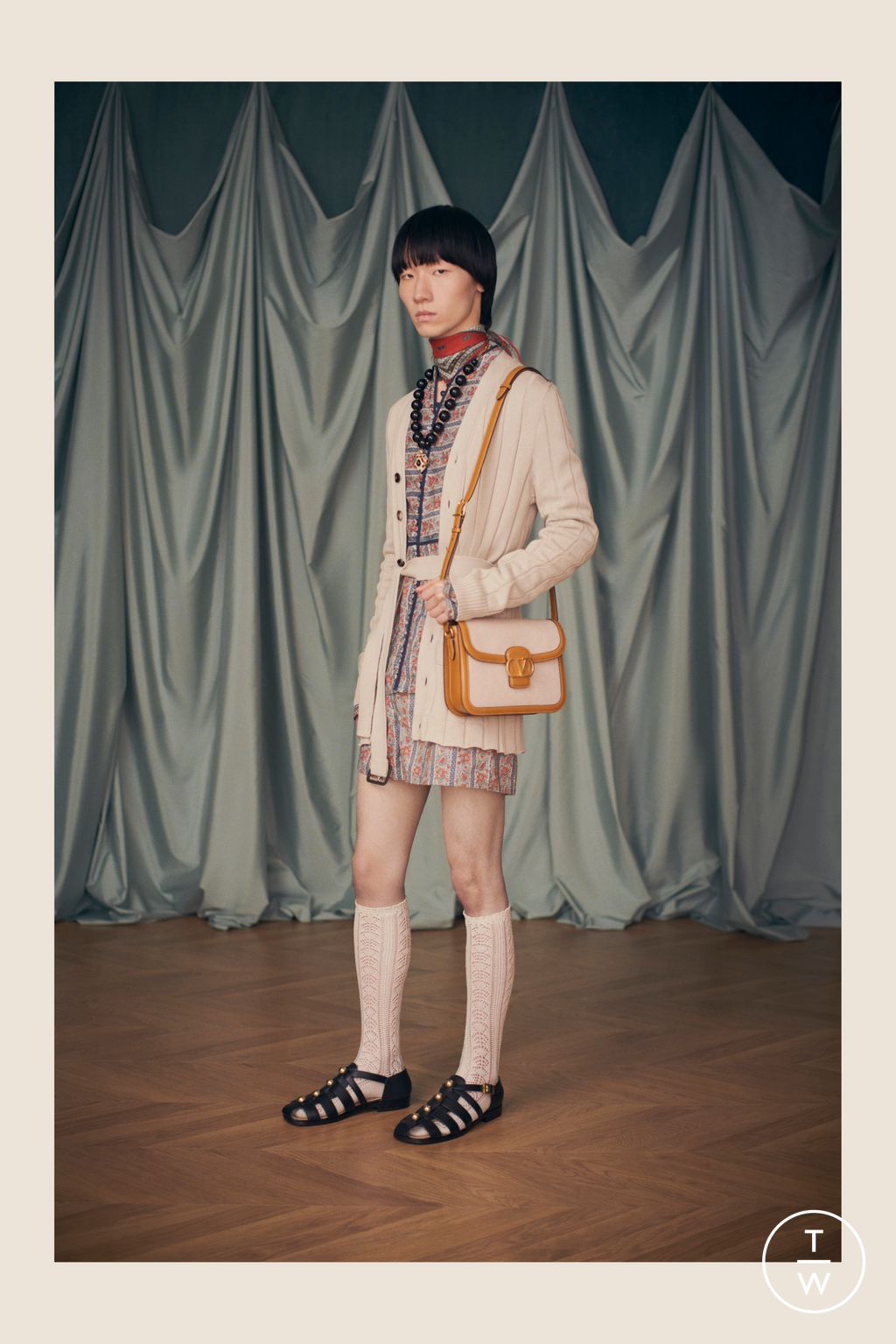 Fashion Week Paris Resort 2025 look 153 from the Valentino collection 女装