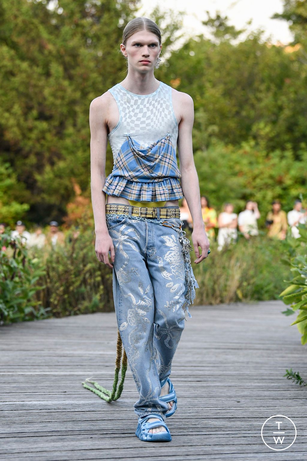 Fashion Week New York Spring/Summer 2023 look 4 de la collection Collina Strada womenswear