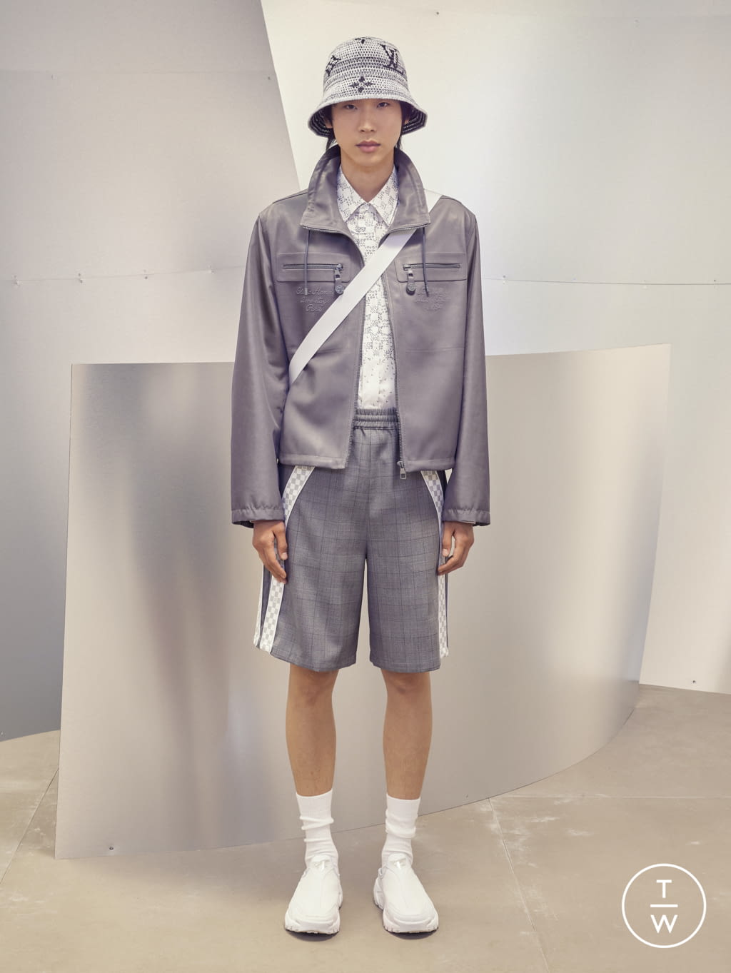 Fashion Week Paris Pre-Fall 2022 look 31 from the Louis Vuitton collection 男装