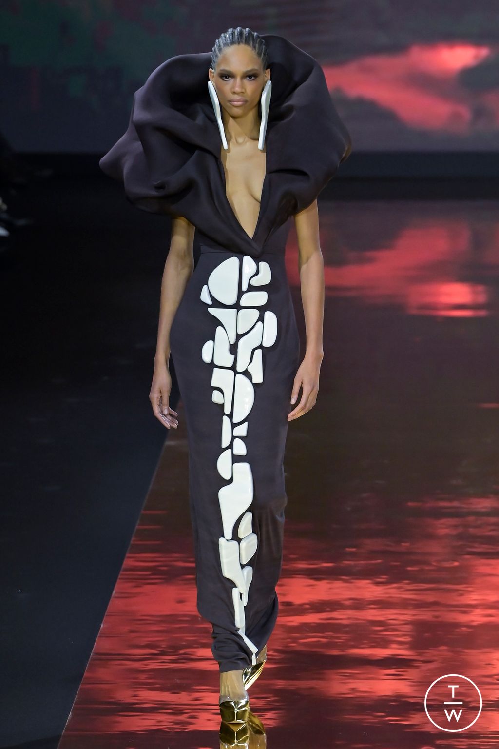 Fashion Week Paris Spring/Summer 2023 look 13 from the Stephane Rolland collection couture