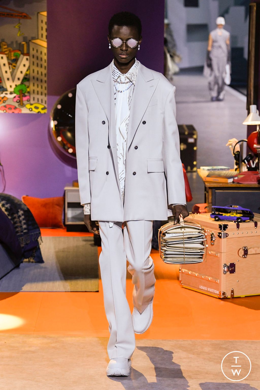 Fashion Week Paris Fall/Winter 2023 look 31 from the Louis Vuitton collection menswear