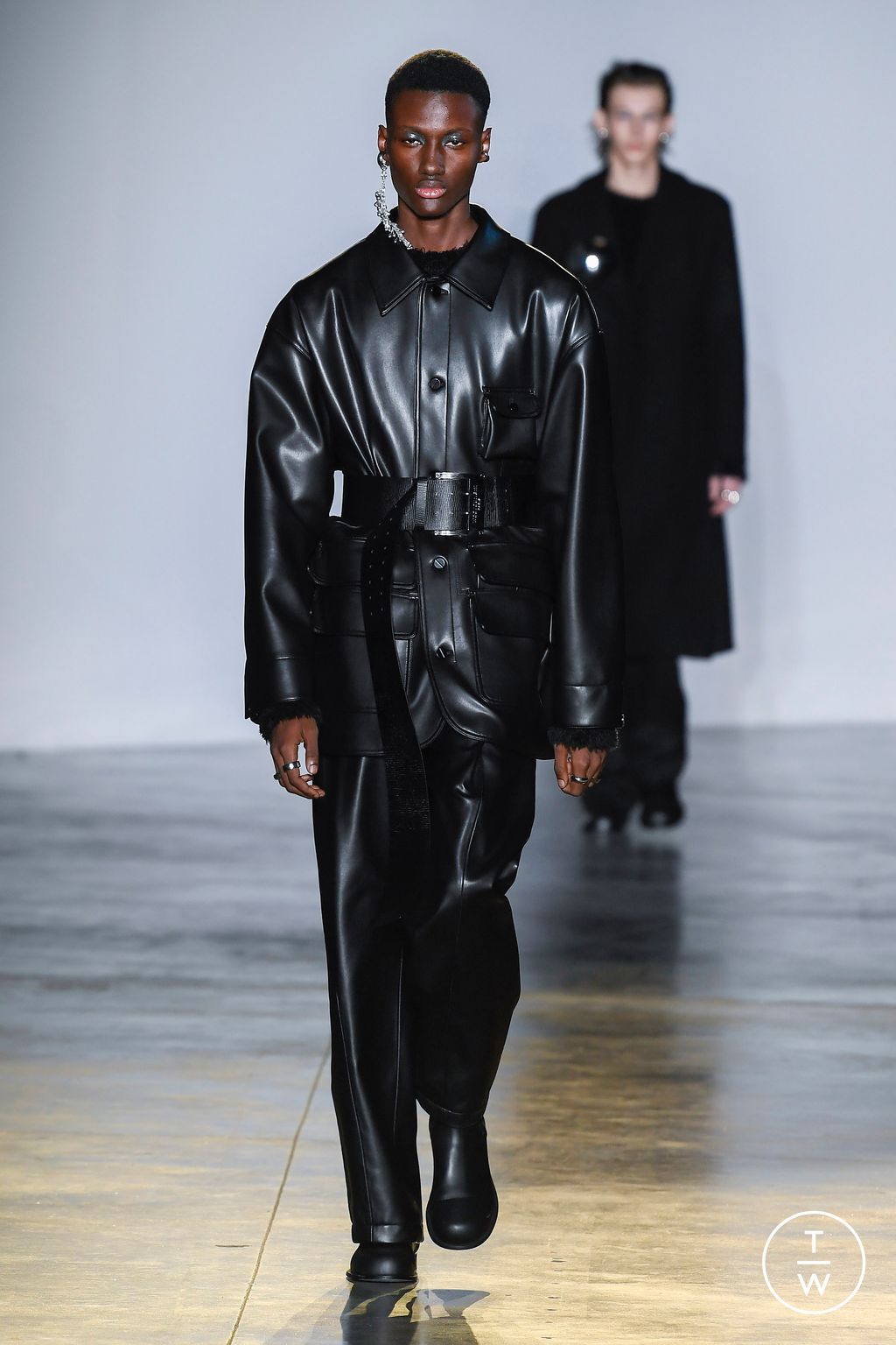 Fashion Week Paris Fall/Winter 2023 look 37 from the Wooyoungmi collection menswear