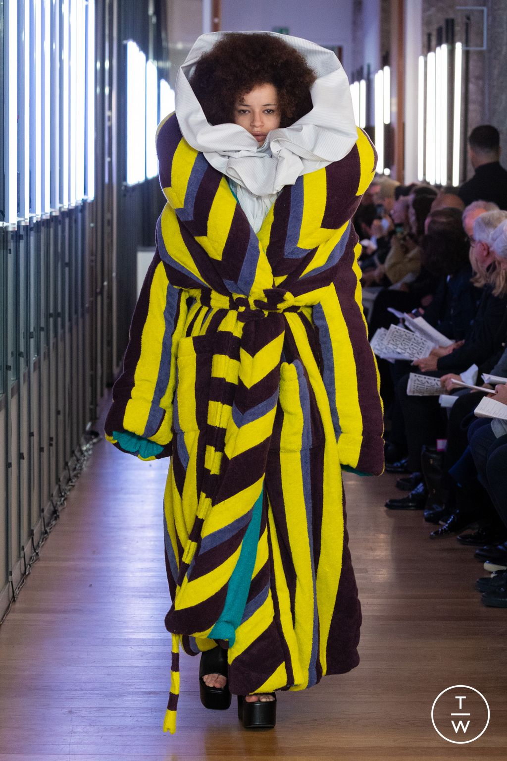 Fashion Week Paris Fall/Winter 2024 look 86 from the IFM PARIS collection 女装