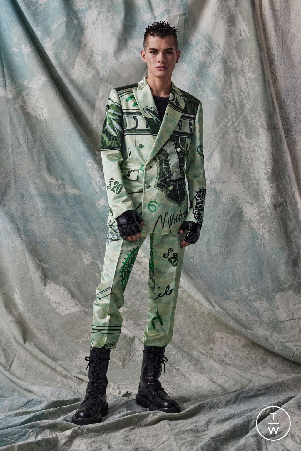 Fashion Week Milan Pre-Fall 2023 look 15 from the Moschino collection menswear