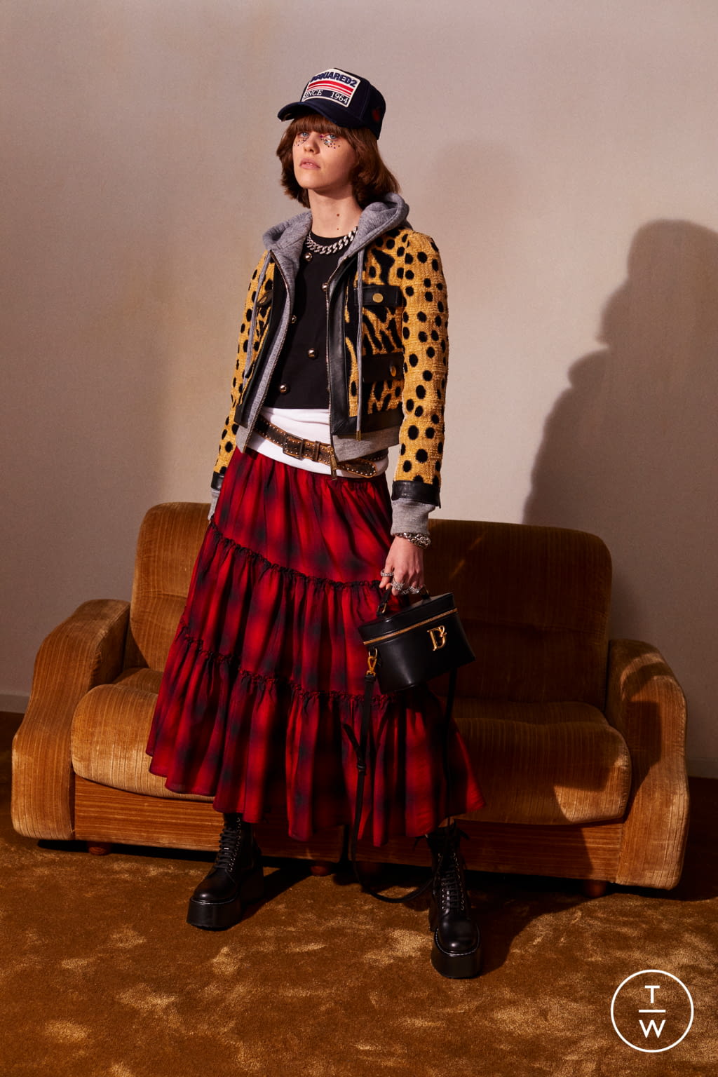 Fashion Week Milan Resort 2022 look 16 from the Dsquared2 collection womenswear
