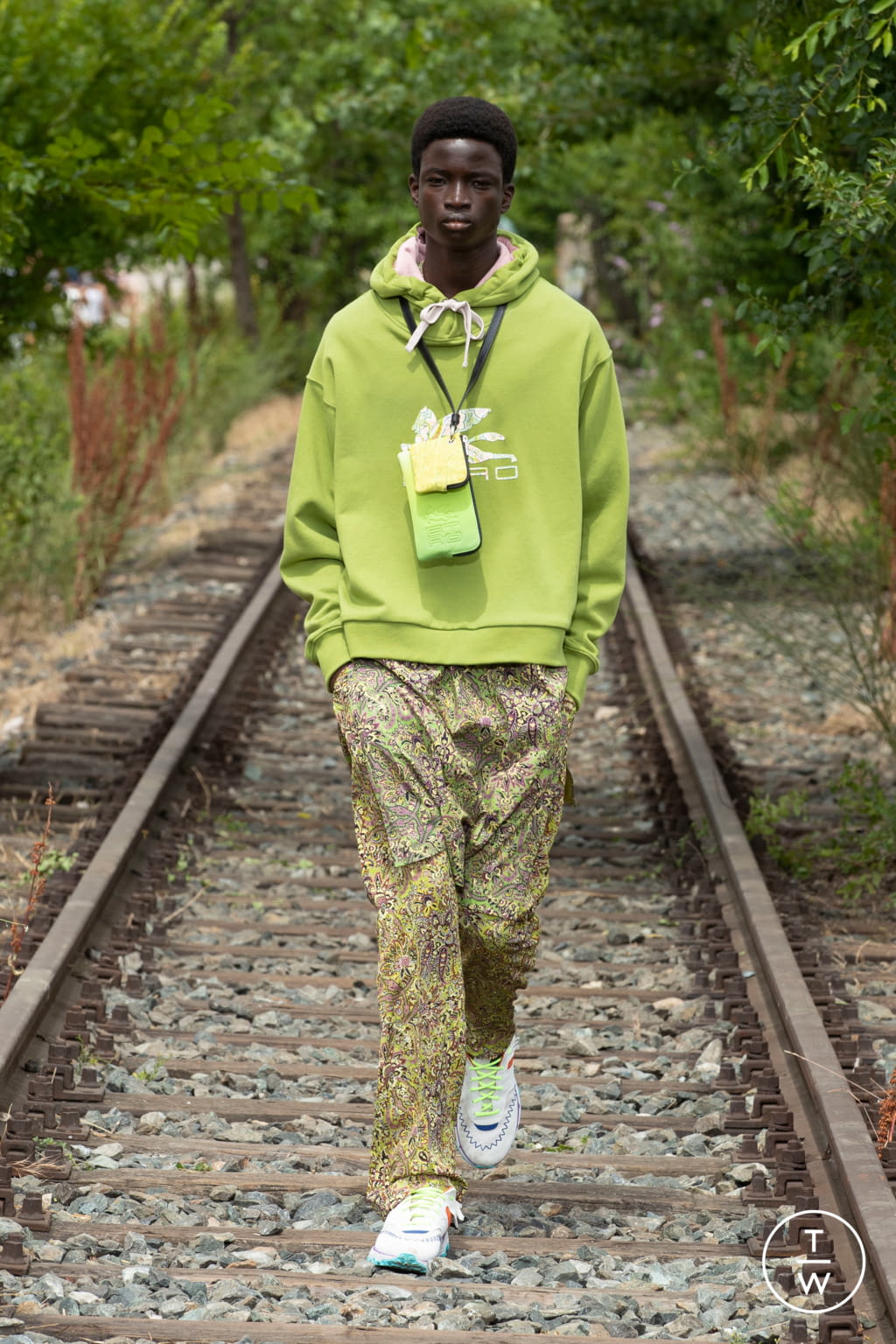 Fashion Week Milan Spring/Summer 2022 look 16 from the Etro collection menswear