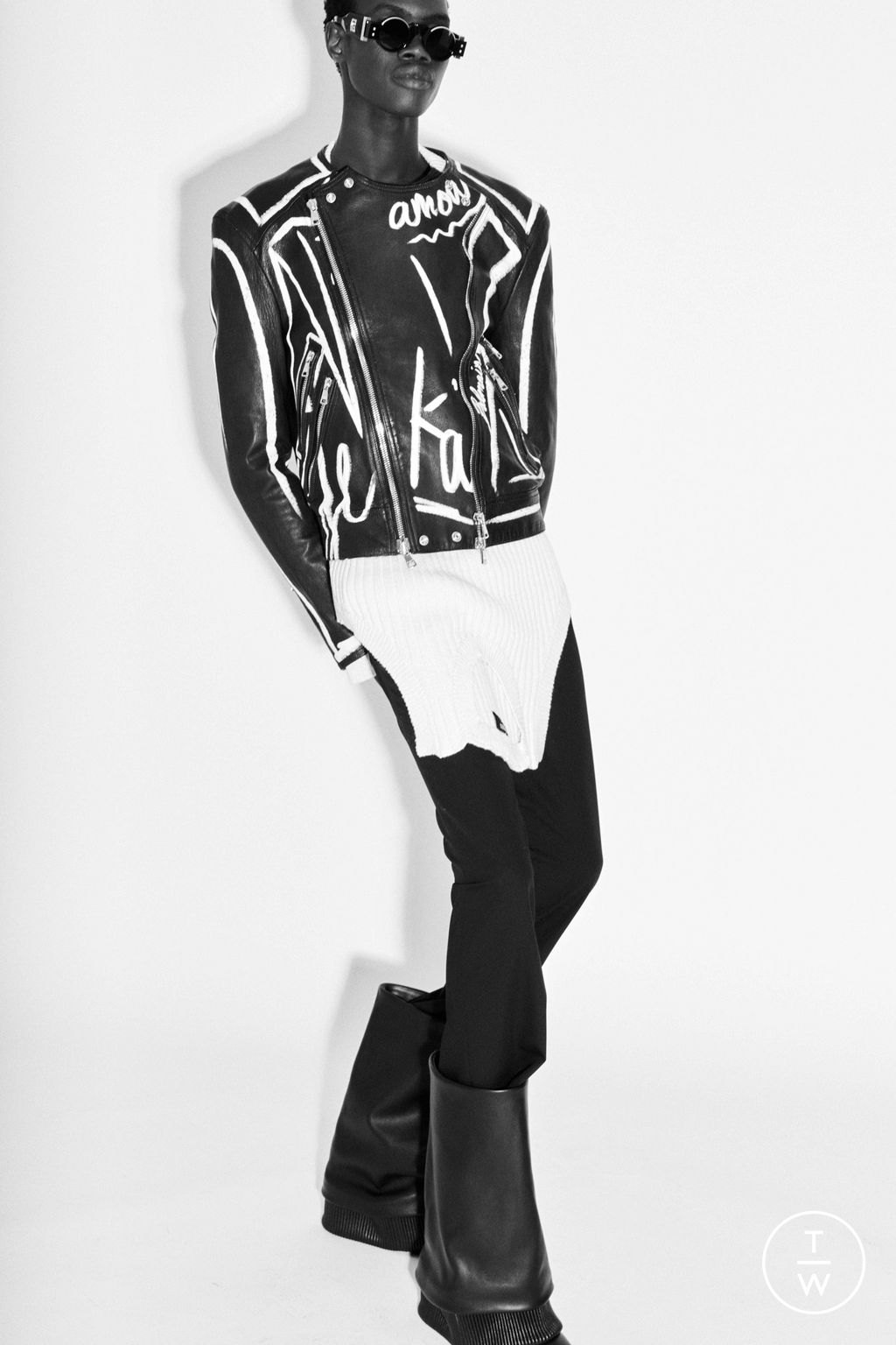 Fashion Week Paris Resort 2025 look 16 from the Balmain collection menswear