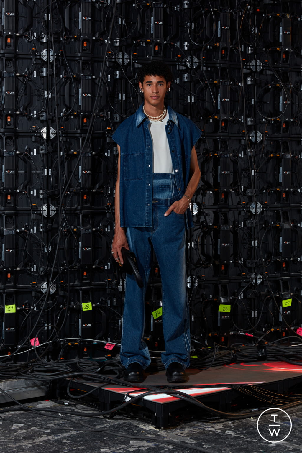 Fashion Week Paris Spring/Summer 2022 look 16 from the Wooyoungmi collection menswear