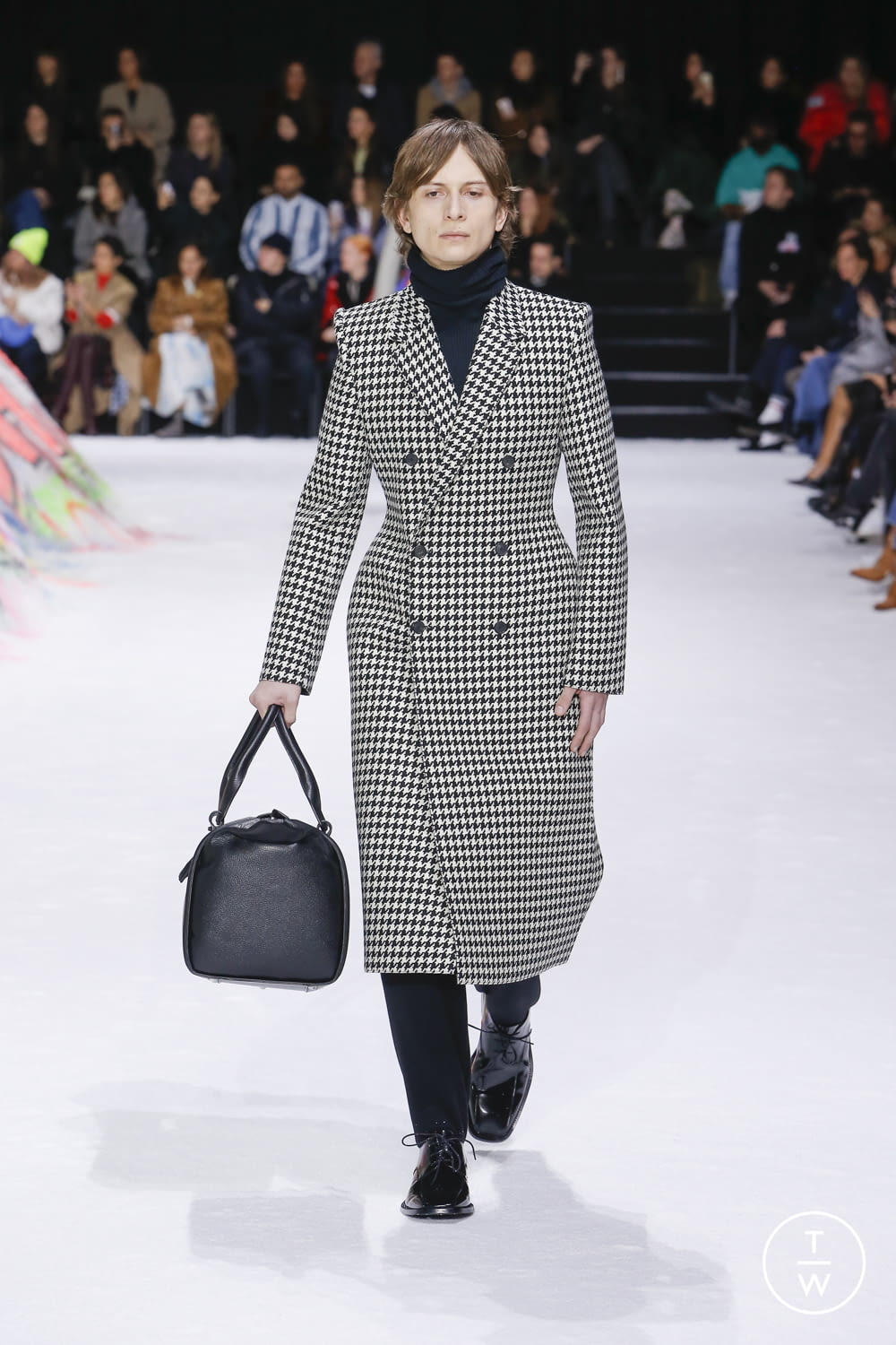 Fashion Week Paris Fall/Winter 2018 look 16 from the Balenciaga collection 女装