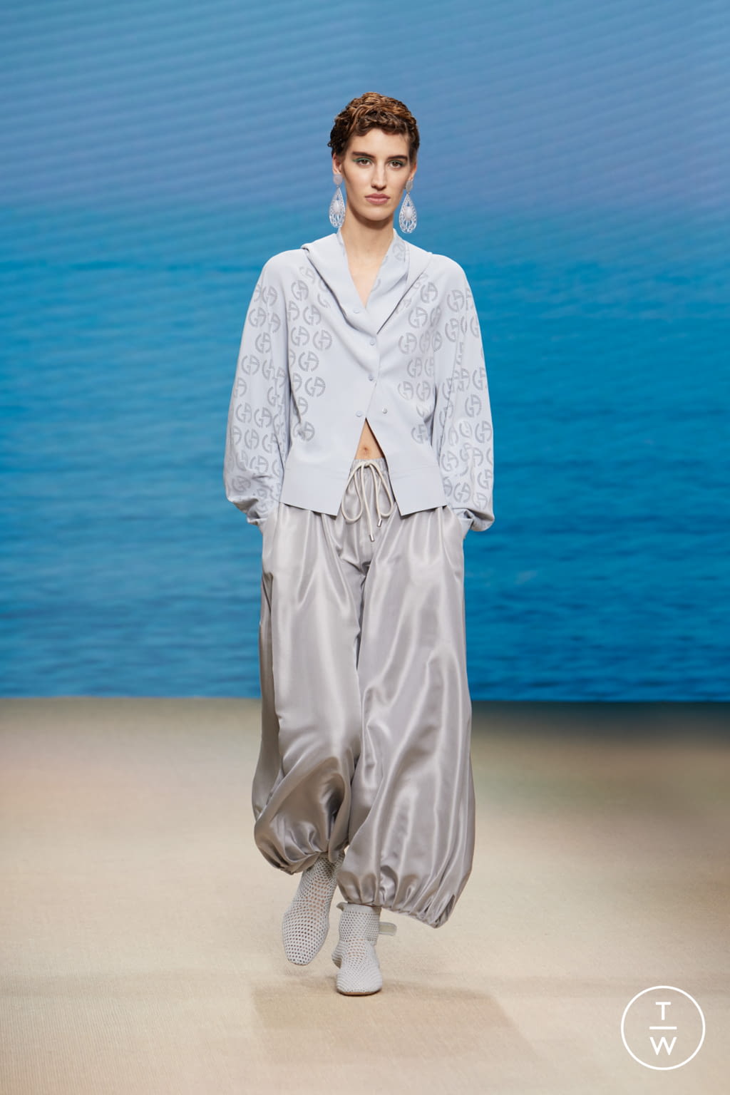 Fashion Week Milan Spring/Summer 2022 look 16 from the Giorgio Armani collection womenswear