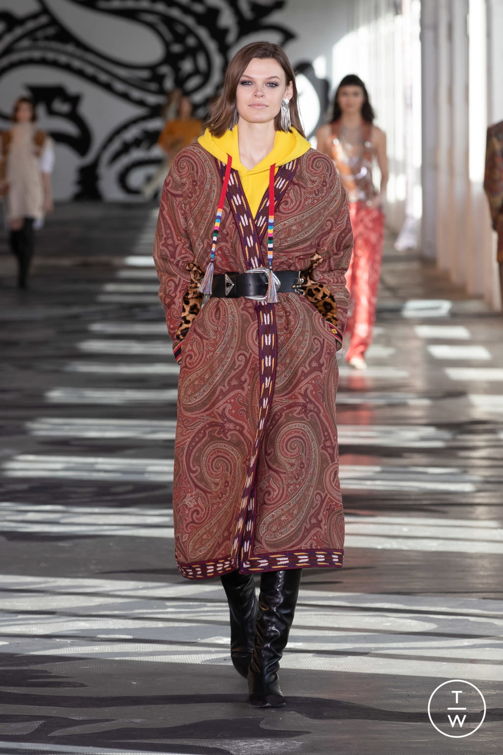Fashion Week Milan Fall/Winter 2021 look 16 from the Etro collection 女装