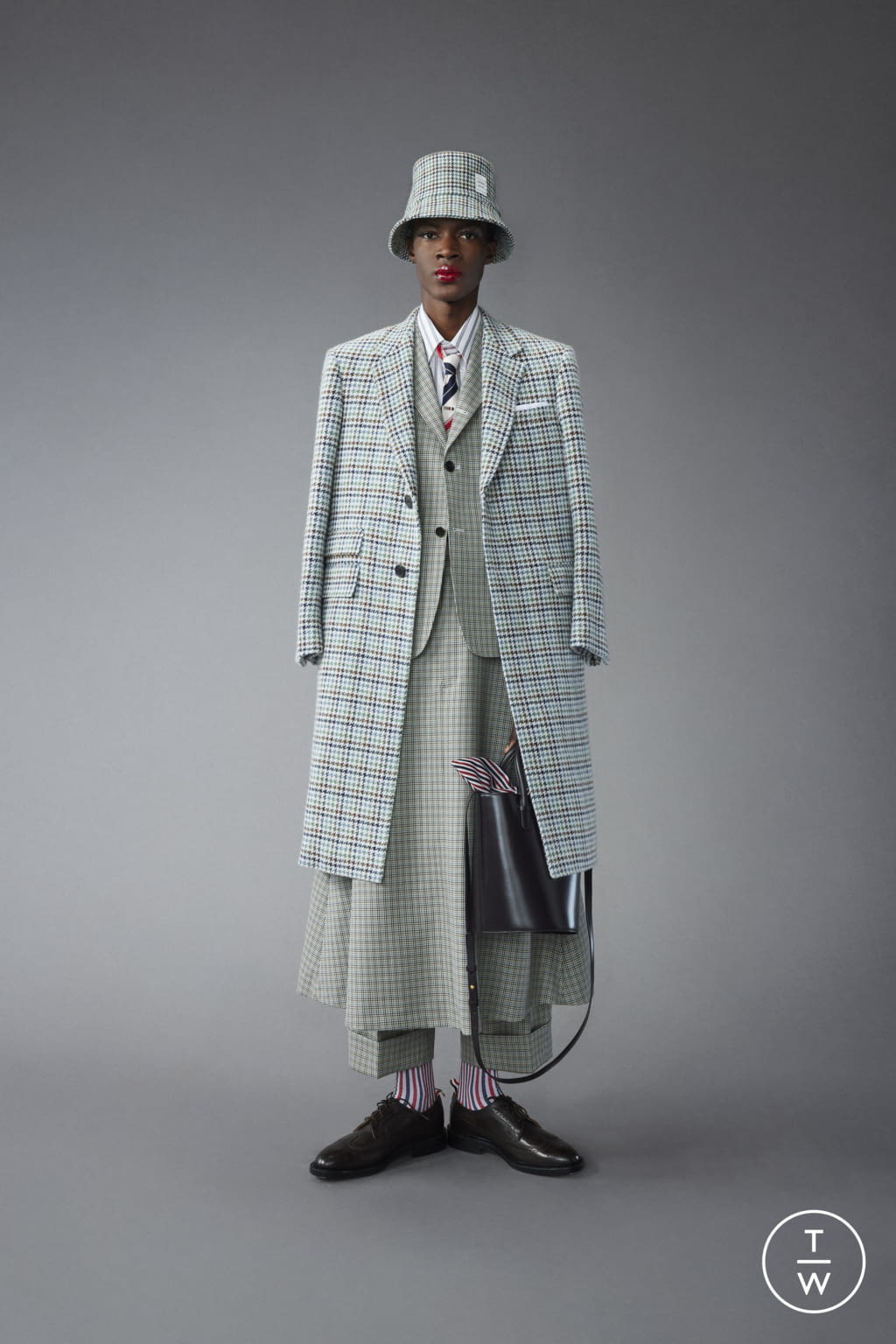 Fashion Week Paris Pre-Fall 2022 look 18 from the Thom Browne collection menswear