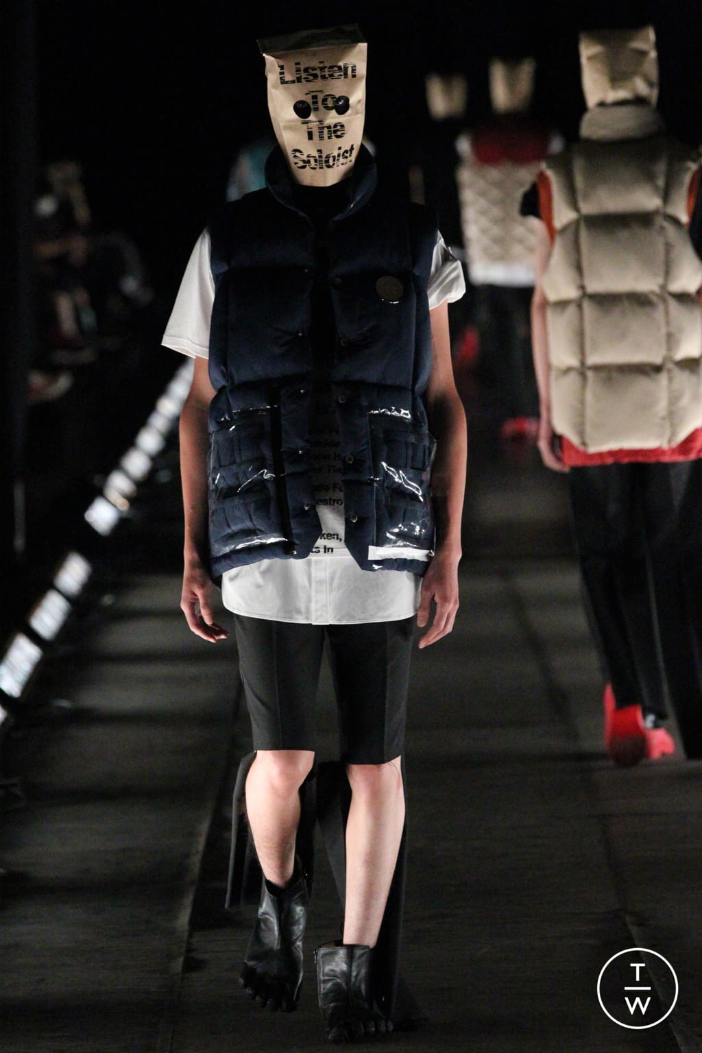 Fashion Week Paris Spring/Summer 2022 look 16 from the Takahiromiyashita The Soloist collection 女装