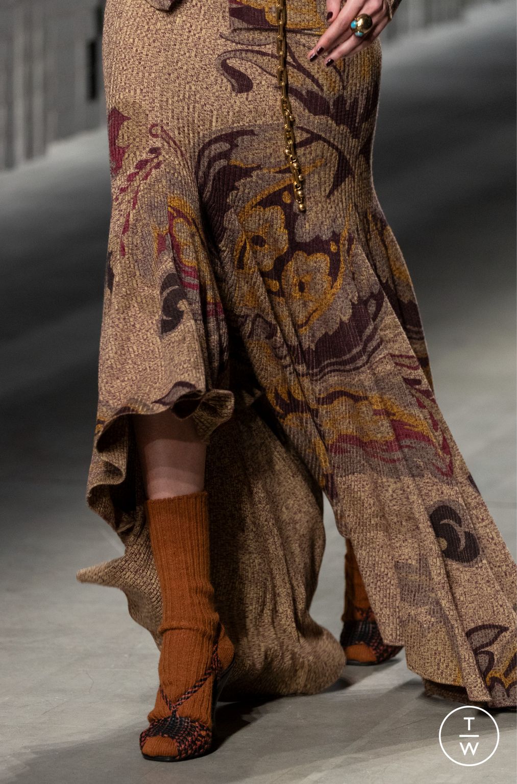 Fashion Week Milan Fall/Winter 2025 look 16 de la collection Etro womenswear accessories