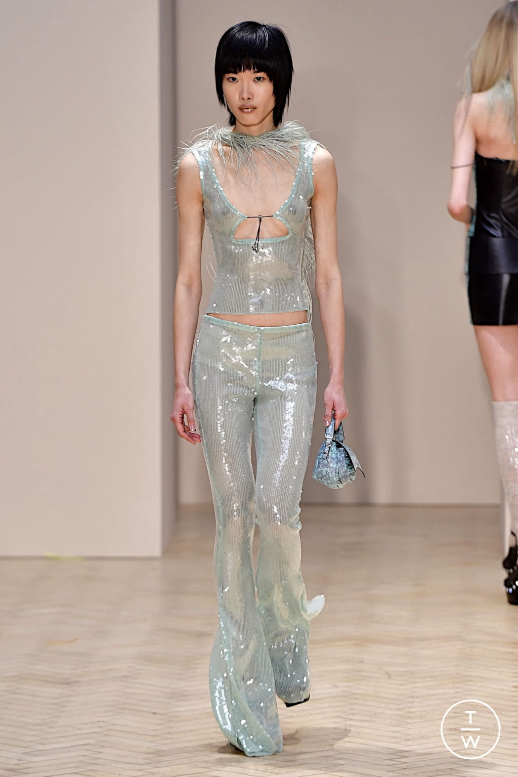 Fashion Week London Fall/Winter 2022 look 15 from the 16 Arlington collection 女装