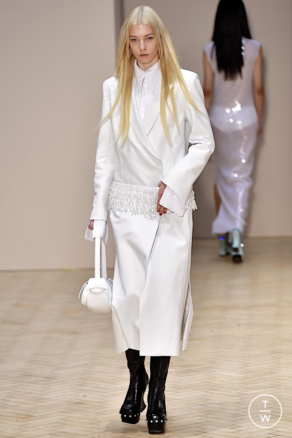 Fashion Week London Fall/Winter 2022 look 38 from the 16Arlington collection 女装