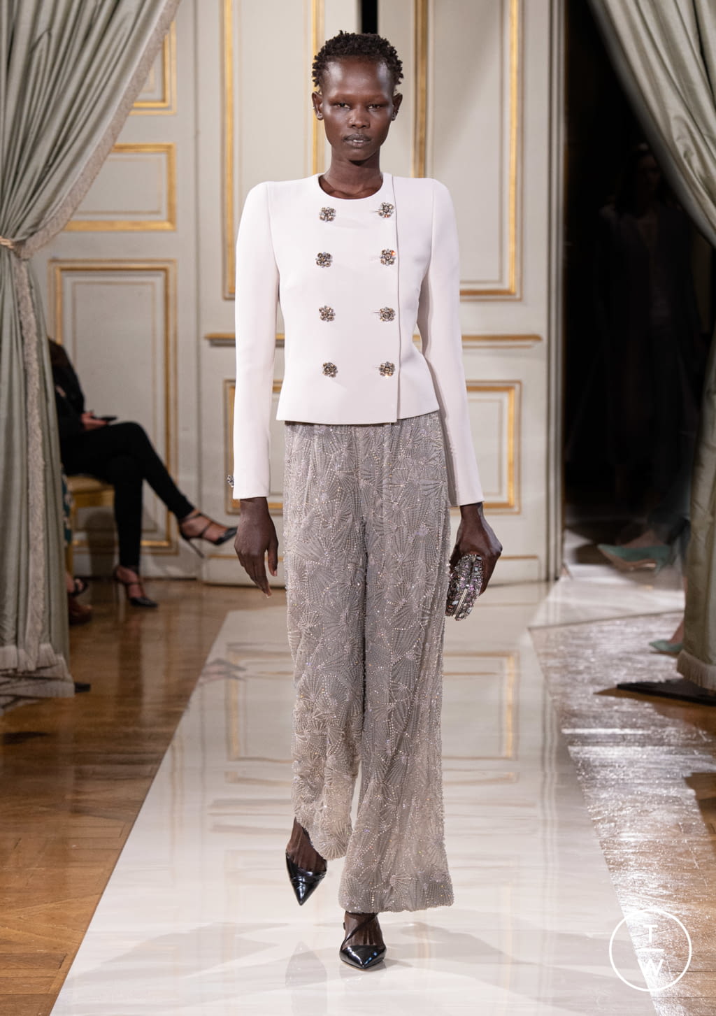 Fashion Week Paris Fall/Winter 2021 look 16 from the Giorgio Armani Privé collection couture