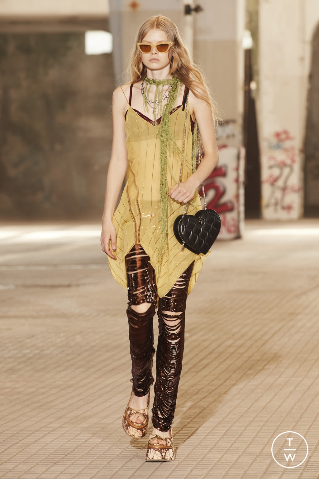 Fashion Week Milan Spring/Summer 2022 look 16 from the Dsquared2 collection womenswear