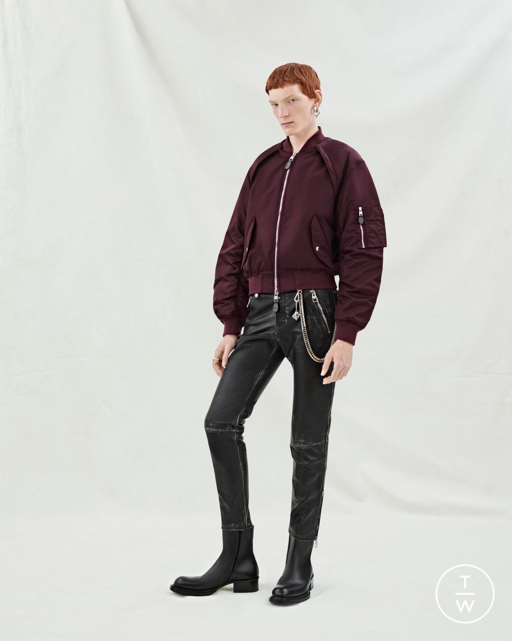 Fashion Week Paris Resort 2024 look 14 from the Alexander McQueen collection 男装