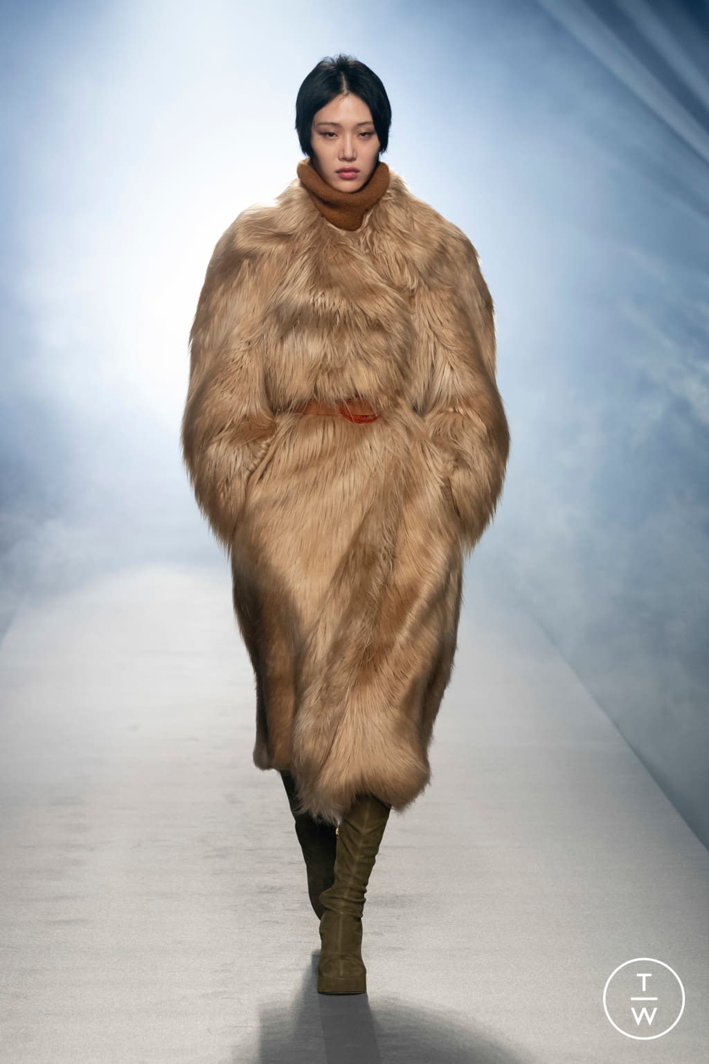 Fashion Week Milan Fall/Winter 2021 look 16 from the Alberta Ferretti collection womenswear
