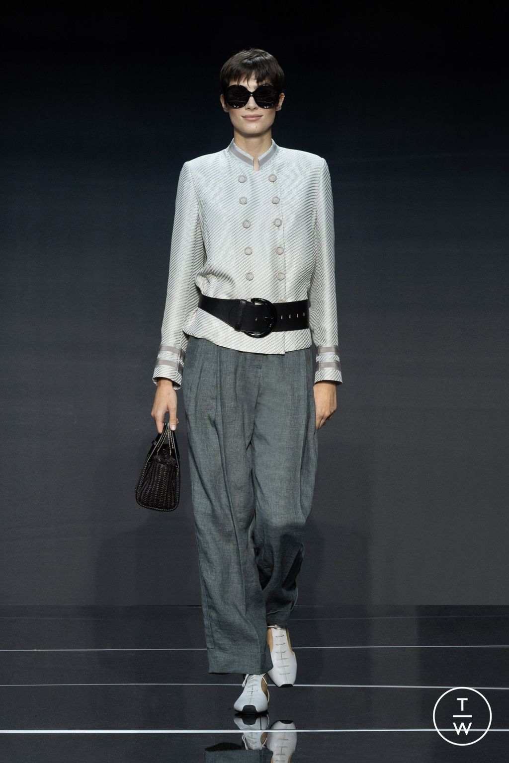 Fashion Week Milan Spring/Summer 2024 look 16 from the Emporio Armani collection womenswear