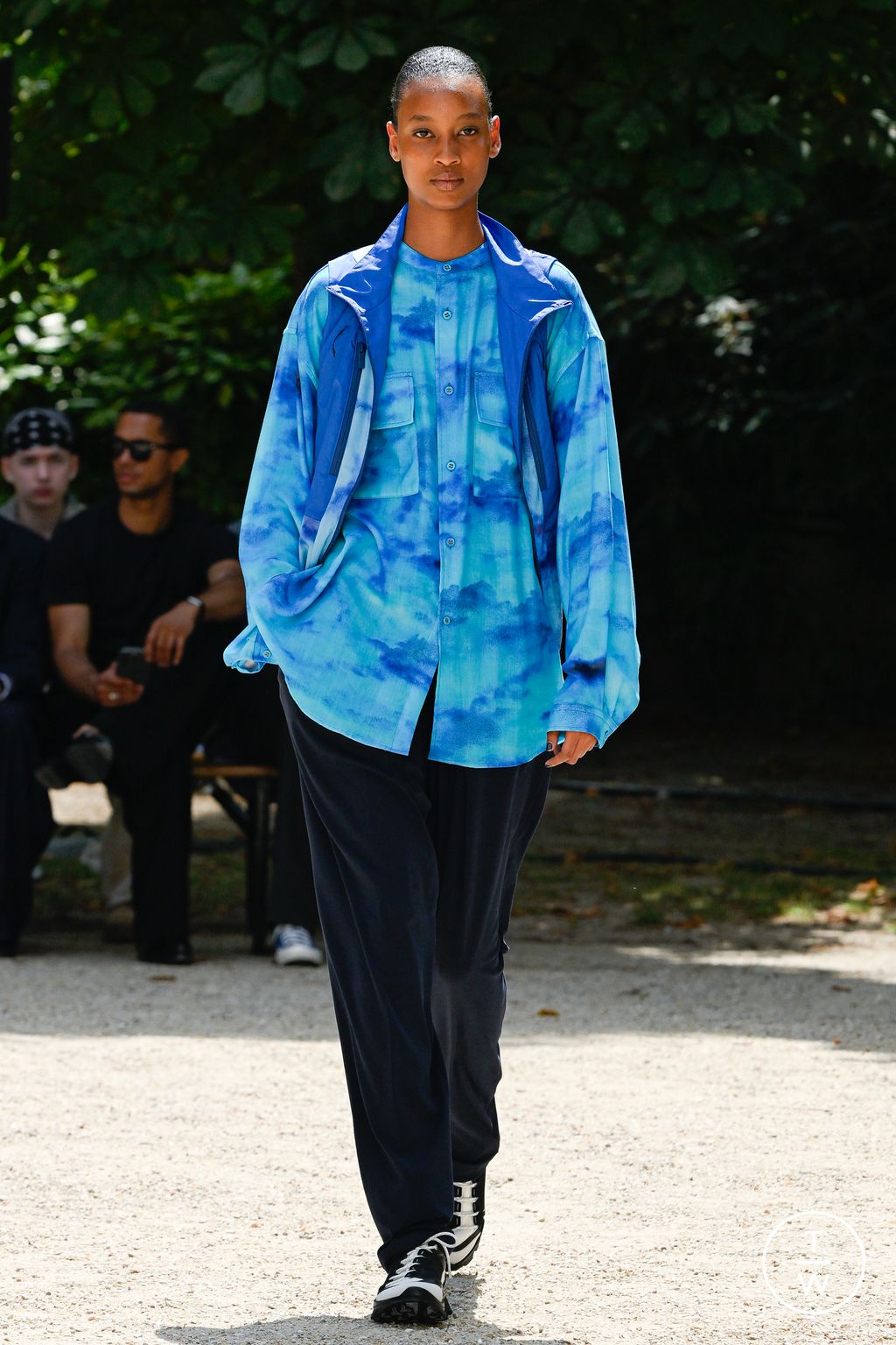 Fashion Week Paris Spring/Summer 2026 look 16 from the White Mountaineering collection 男装