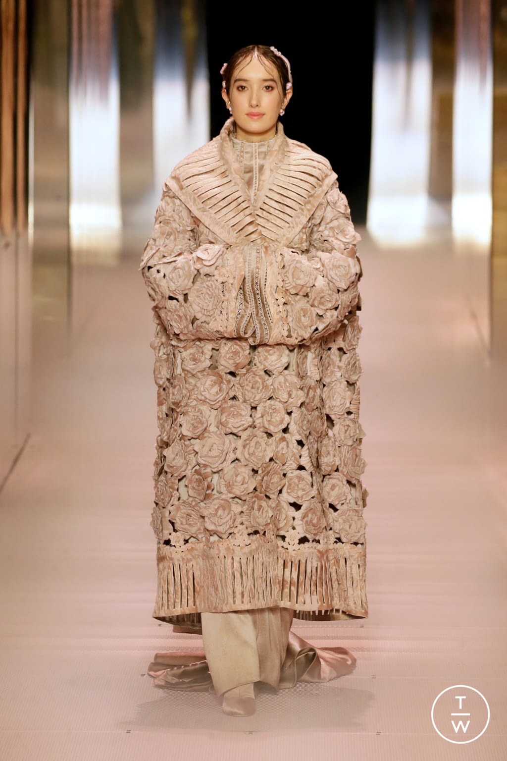 Fashion Week Paris Spring/Summer 2021 look 17 from the Fendi collection couture