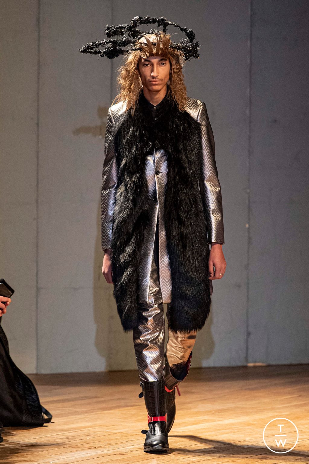 Fashion Week Paris Fall/Winter 2023 look 10 de la collection Comme des Garçons Homme Plus menswear