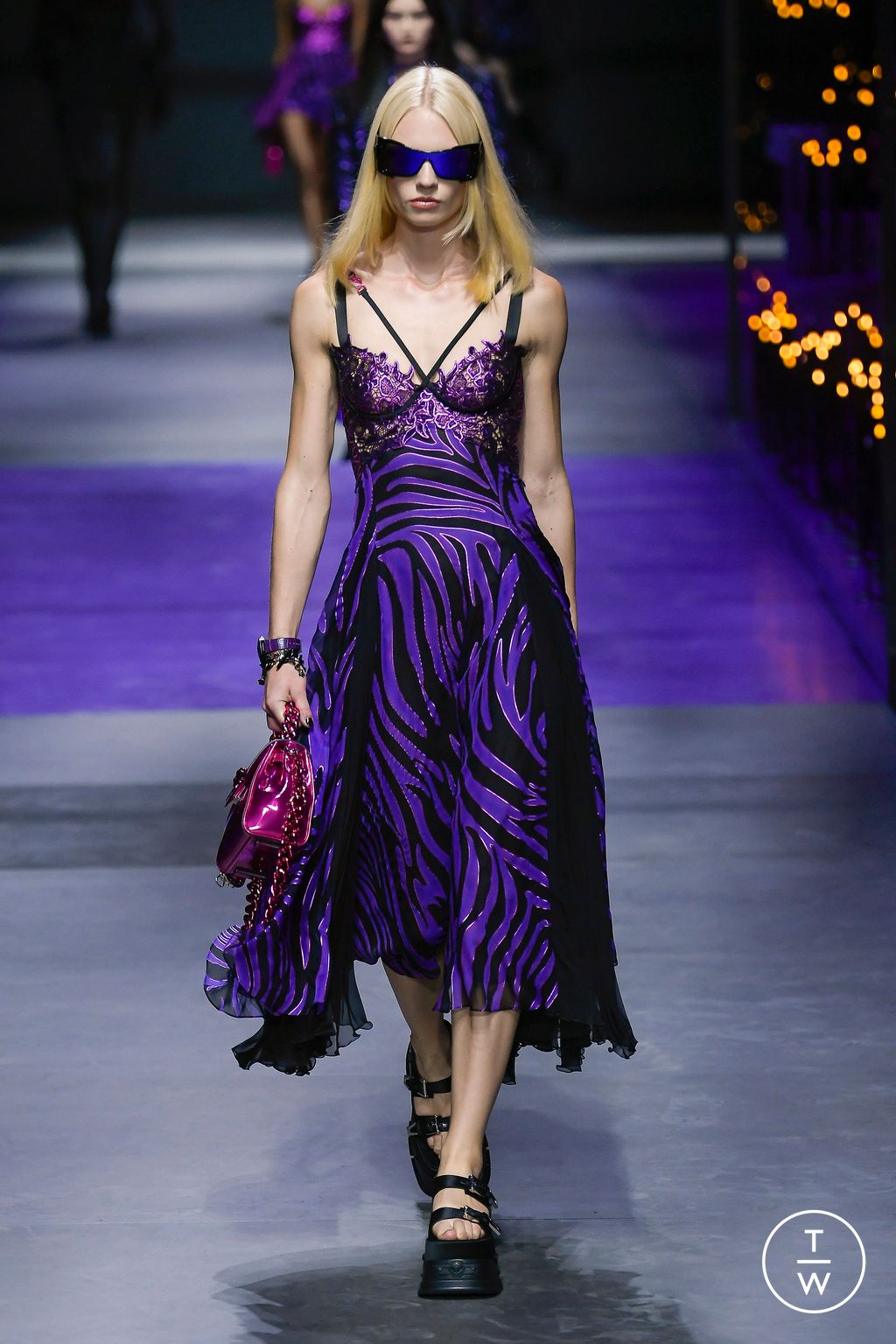 Fashion Week Milan Spring/Summer 2023 look 27 from the Versace collection 女装
