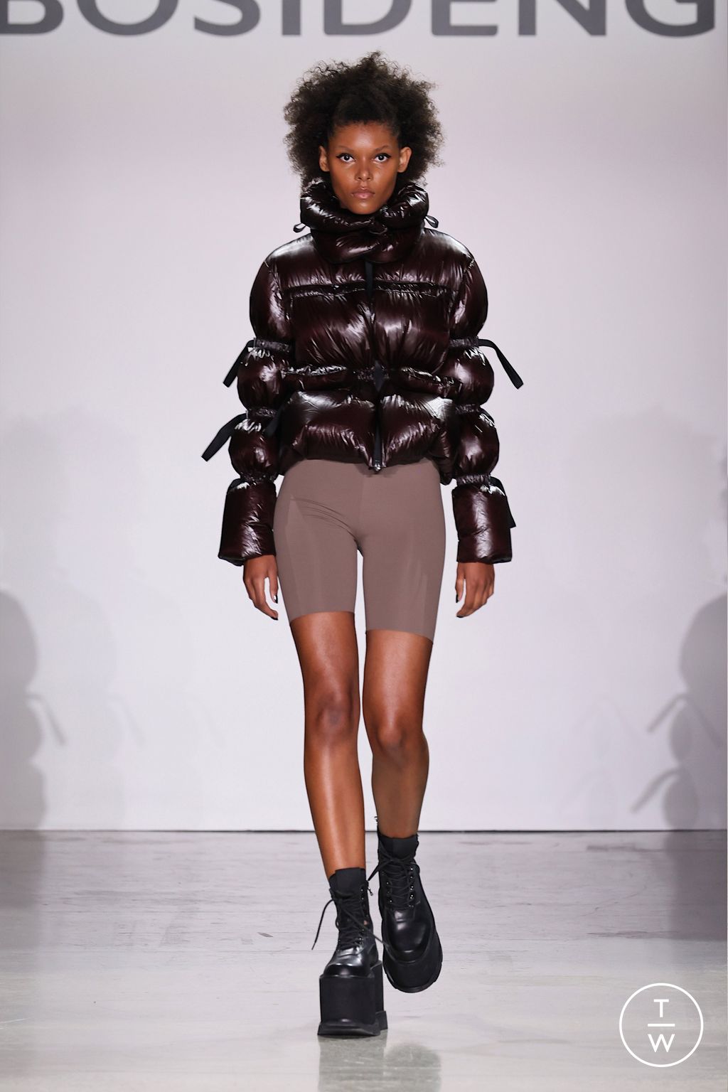 Fashion Week New York Spring/Summer 2023 look 40 de la collection Bosideng womenswear