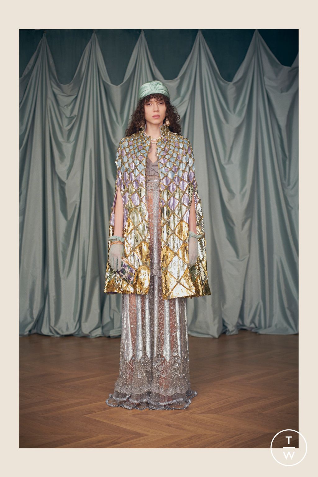 Fashion Week Paris Resort 2025 look 165 from the Valentino collection 女装