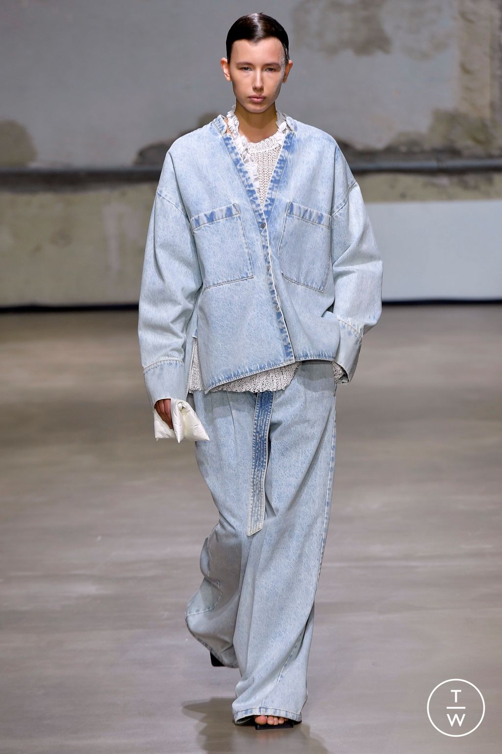 Fashion Week Paris Spring/Summer 2023 look 1 from the Christian Wijnants collection 女装