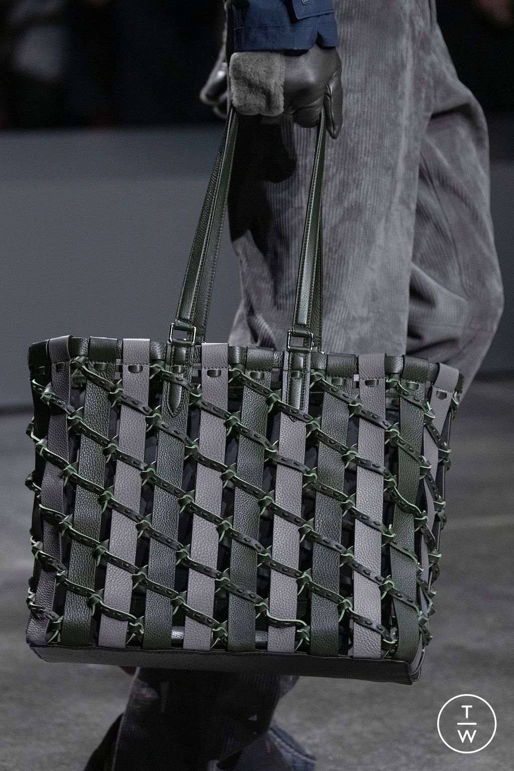 Fashion Week Paris Fall/Winter 2024 look 42 from the Fendi collection menswear accessories