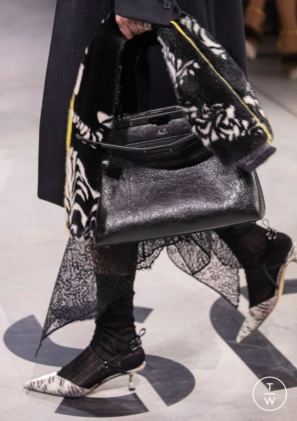 Fashion Week Milan Fall/Winter 2026 look 21 from the Fendi collection 女装配饰