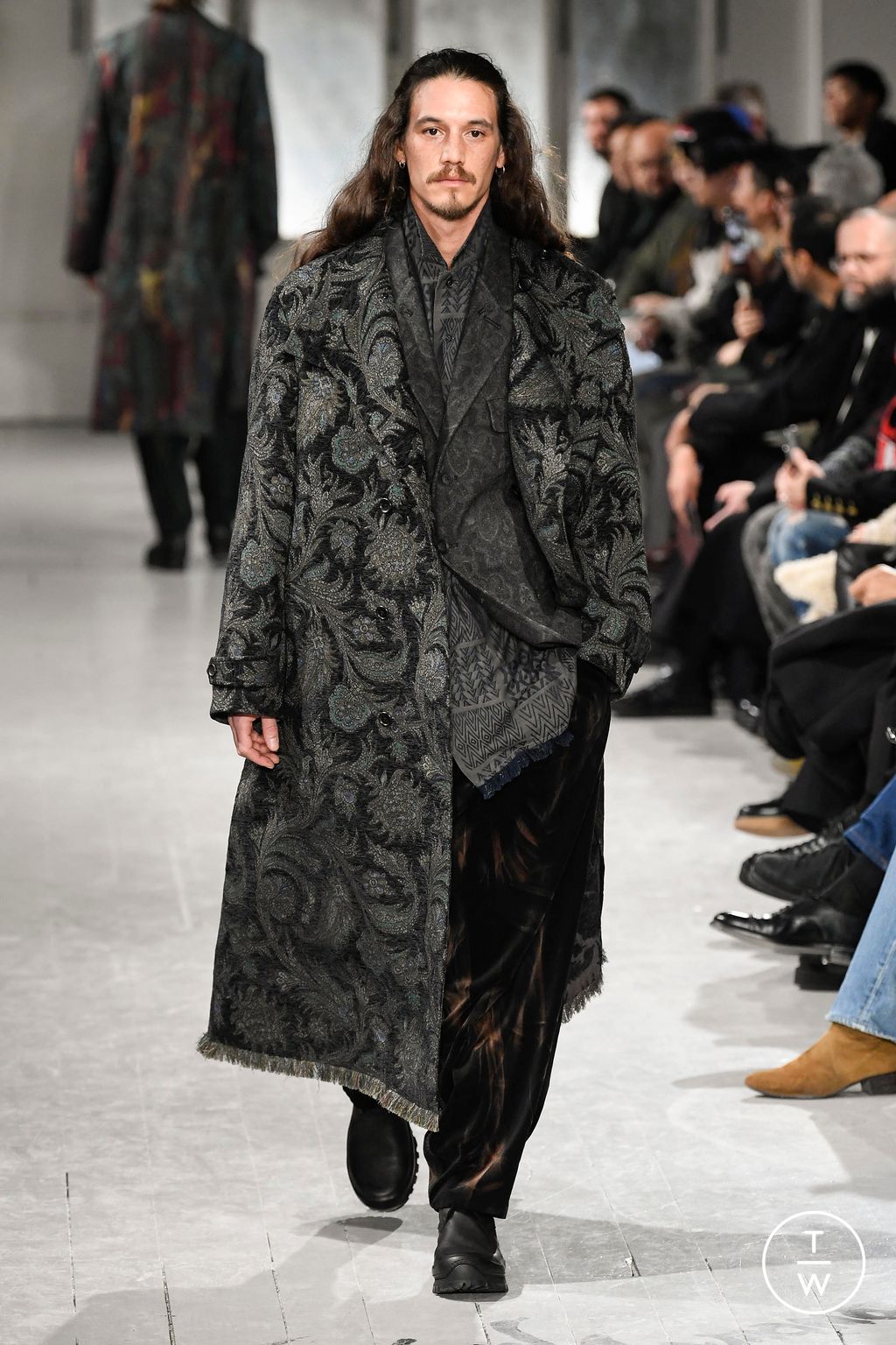 Fashion Week Paris Fall/Winter 2023 look 6 from the Yohji Yamamoto collection 男装