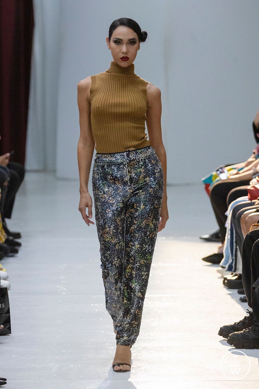Fashion Week New York Spring/Summer 2023 look 21 de la collection Negris Lebrum womenswear
