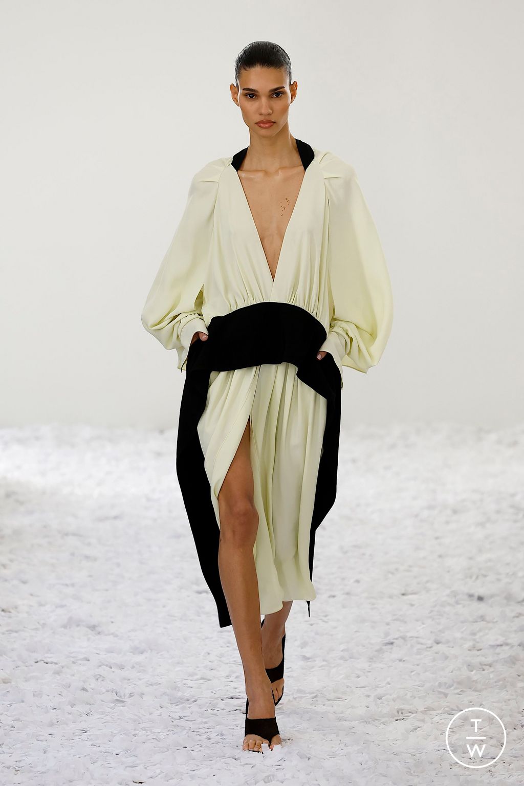 Fashion Week London Spring/Summer 2025 look 3 from the 16Arlington collection womenswear