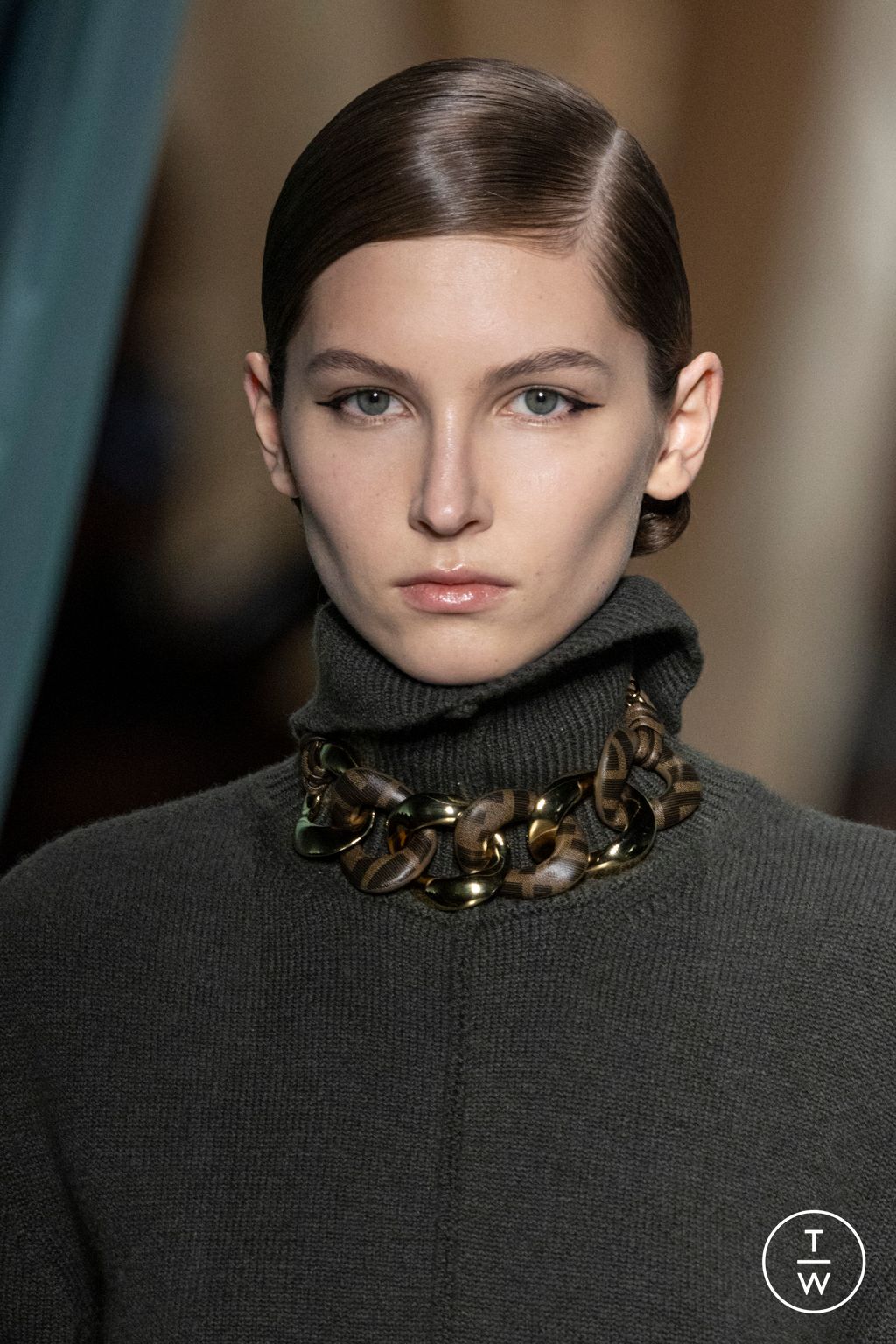 Fashion Week Milan Fall/Winter 2024 look 71 from the Fendi collection 女装配饰