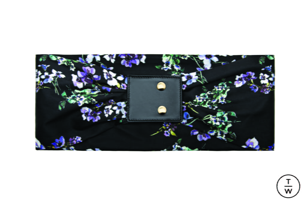 Fashion Week Milan Spring/Summer 2018 look 29 from the Blumarine collection 女装配饰