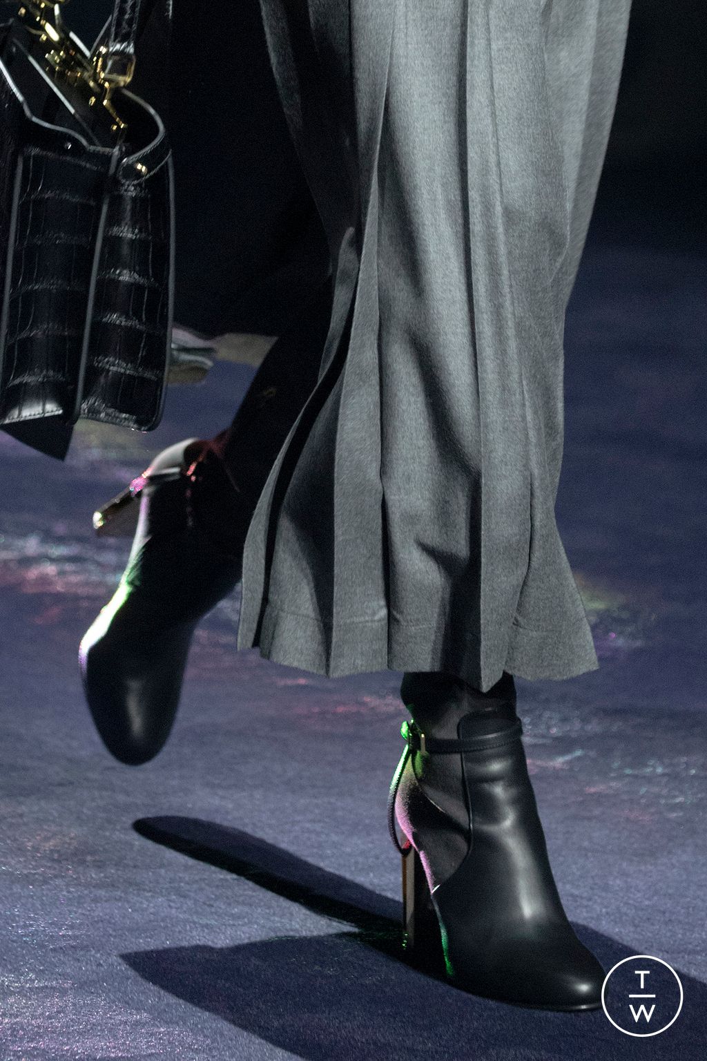 Fashion Week Milan Fall/Winter 2023 look 27 from the Fendi collection 女装配饰