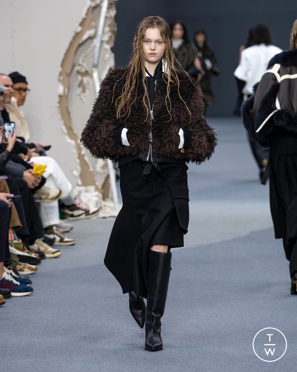 Fashion Week Paris Fall/Winter 2026 look 17 from the Sacai collection 男装
