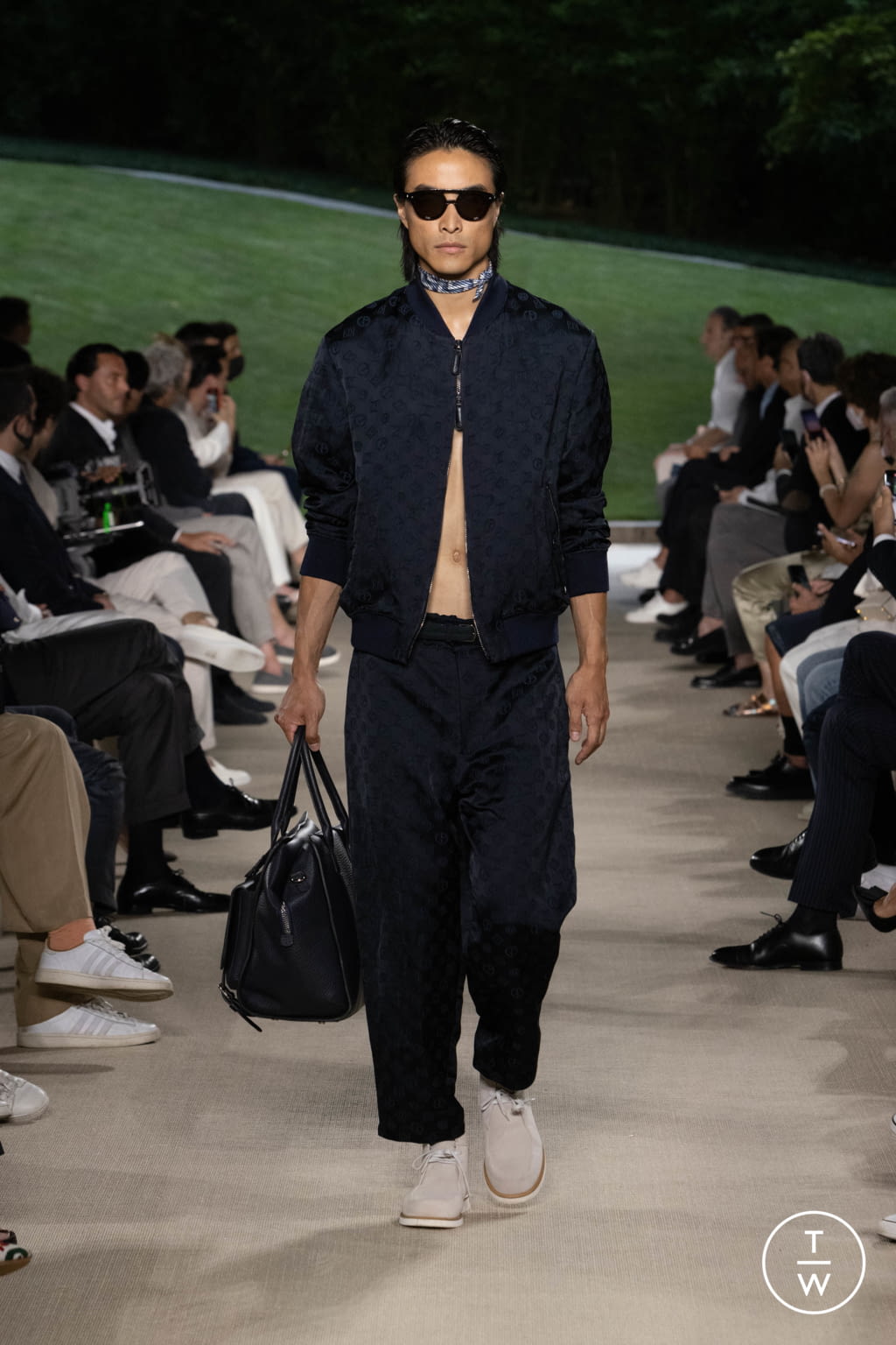 Fashion Week Milan Spring/Summer 2022 look 17 from the Giorgio Armani collection menswear
