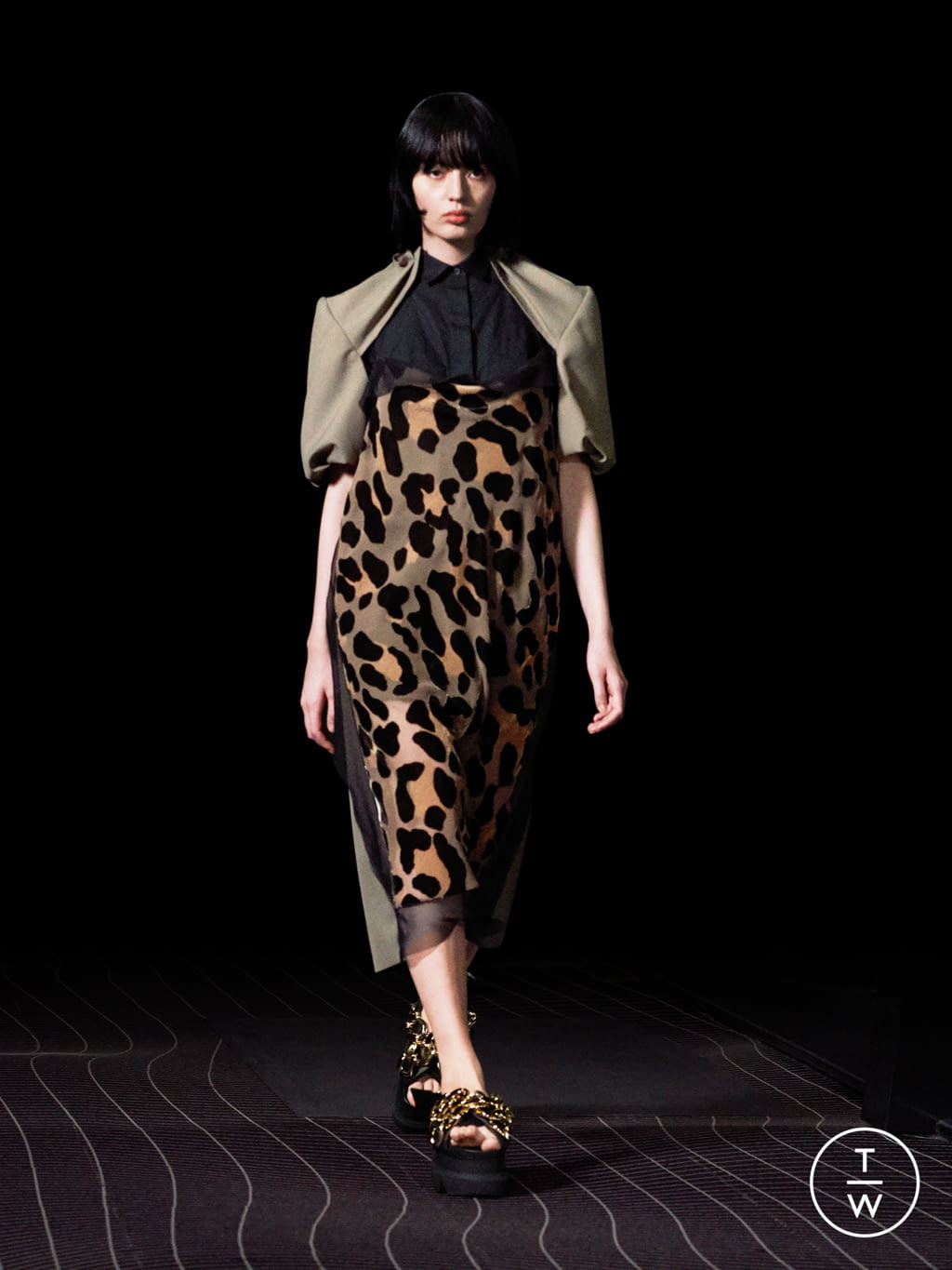 Fashion Week Paris Spring/Summer 2022 look 17 de la collection Sacai womenswear