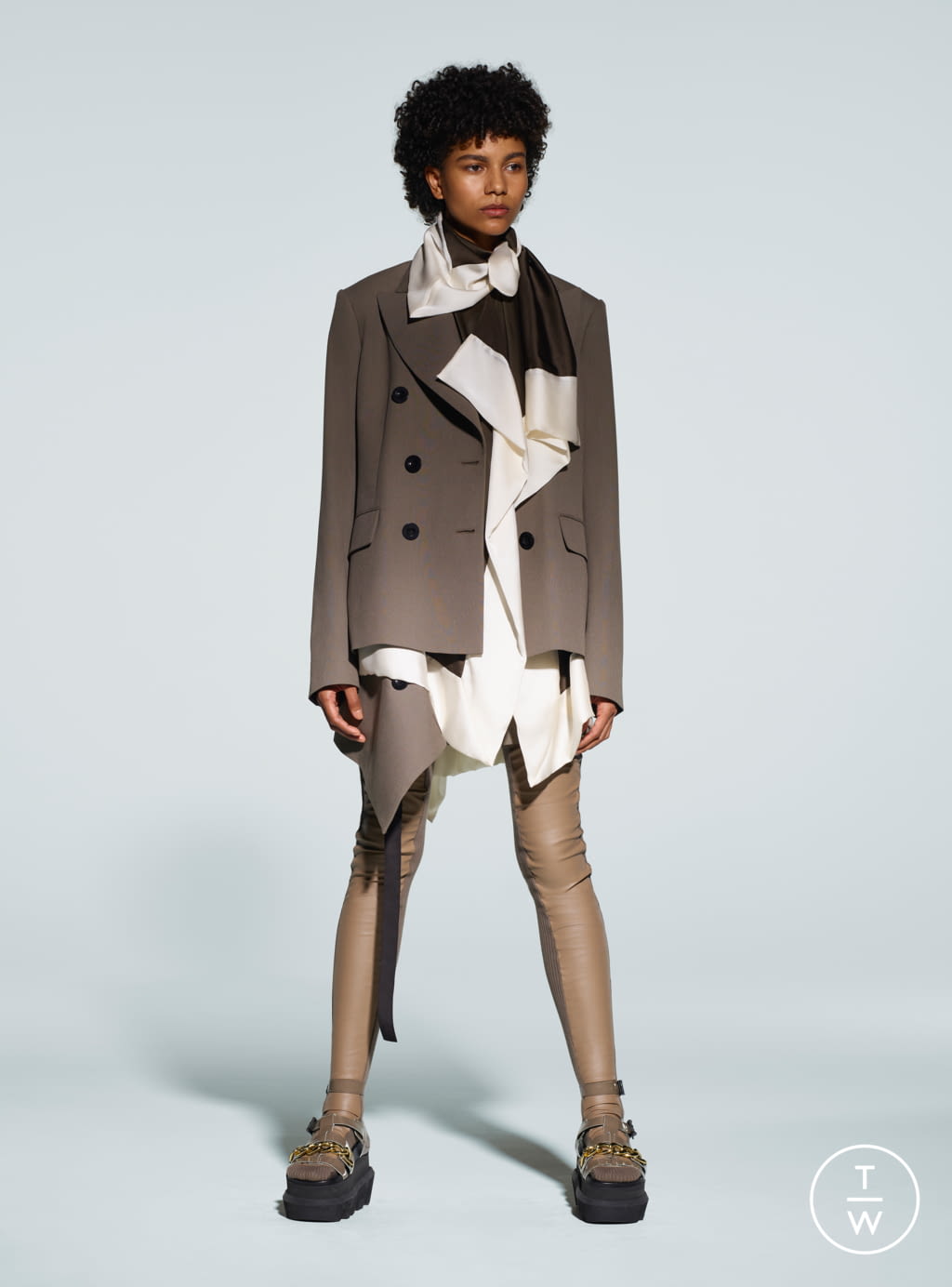 Fashion Week Paris Pre-Fall 2021 look 17 from the Sacai collection 女装