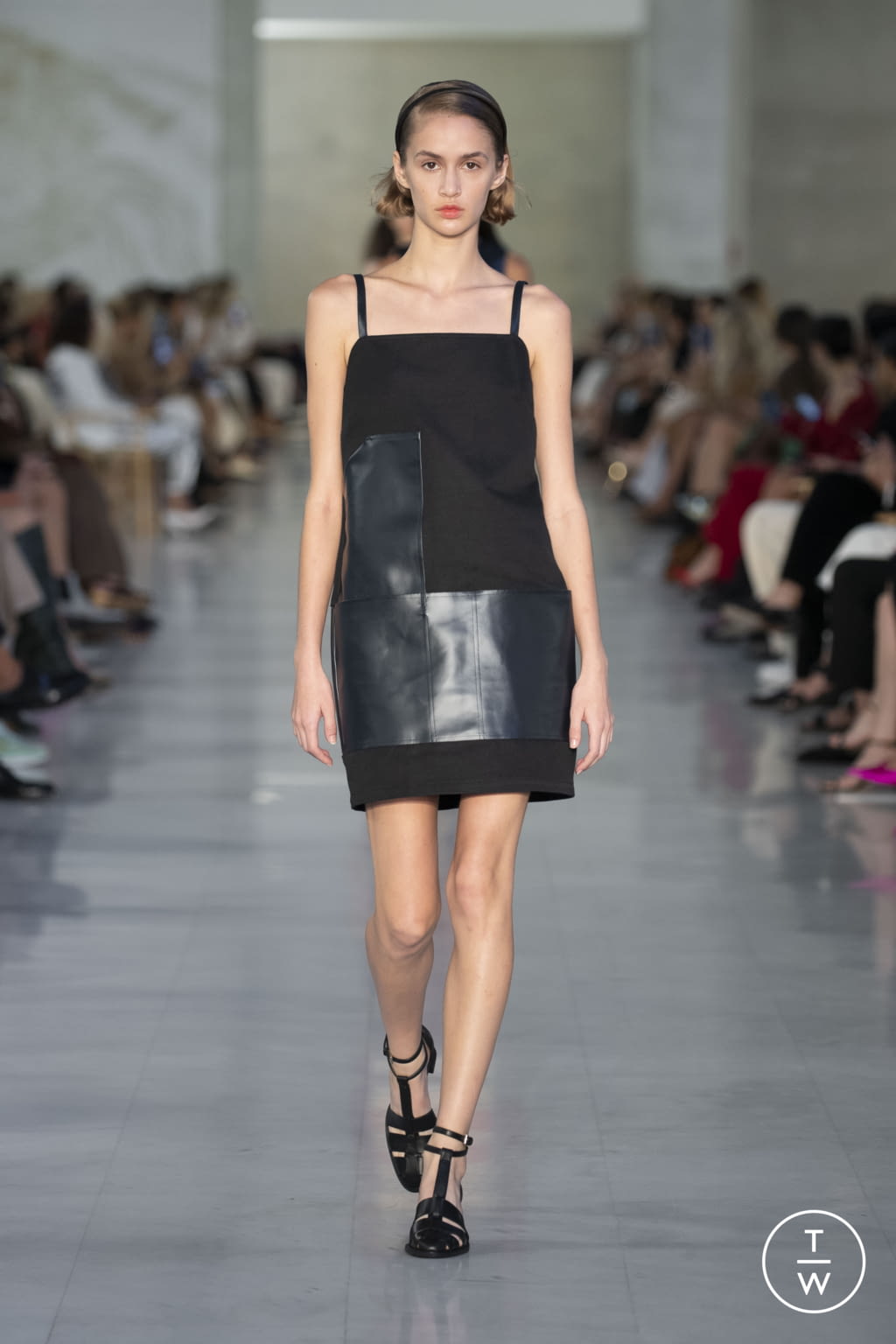 Fashion Week Milan Spring/Summer 2022 look 17 de la collection Max Mara womenswear