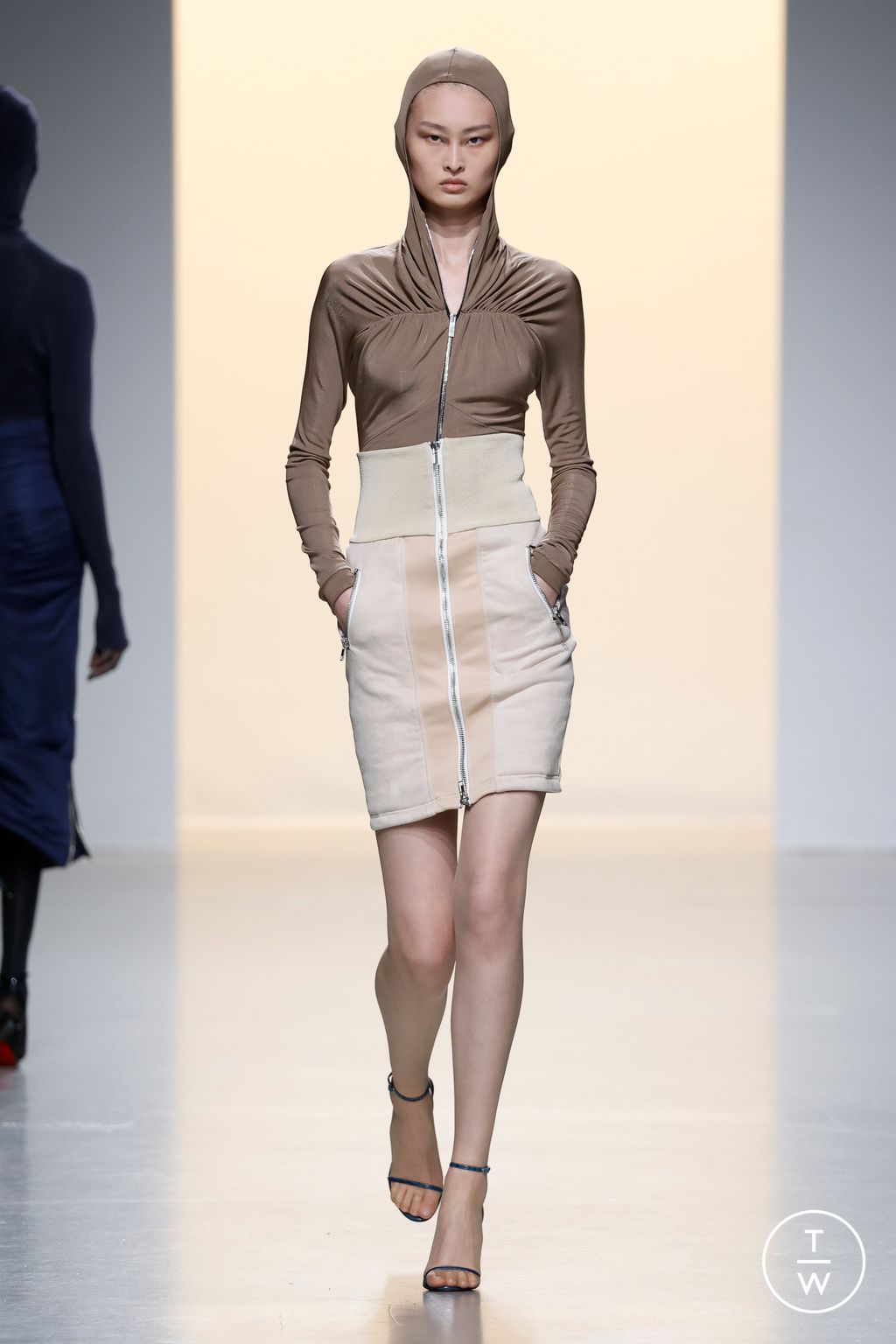 Fashion Week Paris Fall/Winter 2024 look 17 de la collection Atlein womenswear