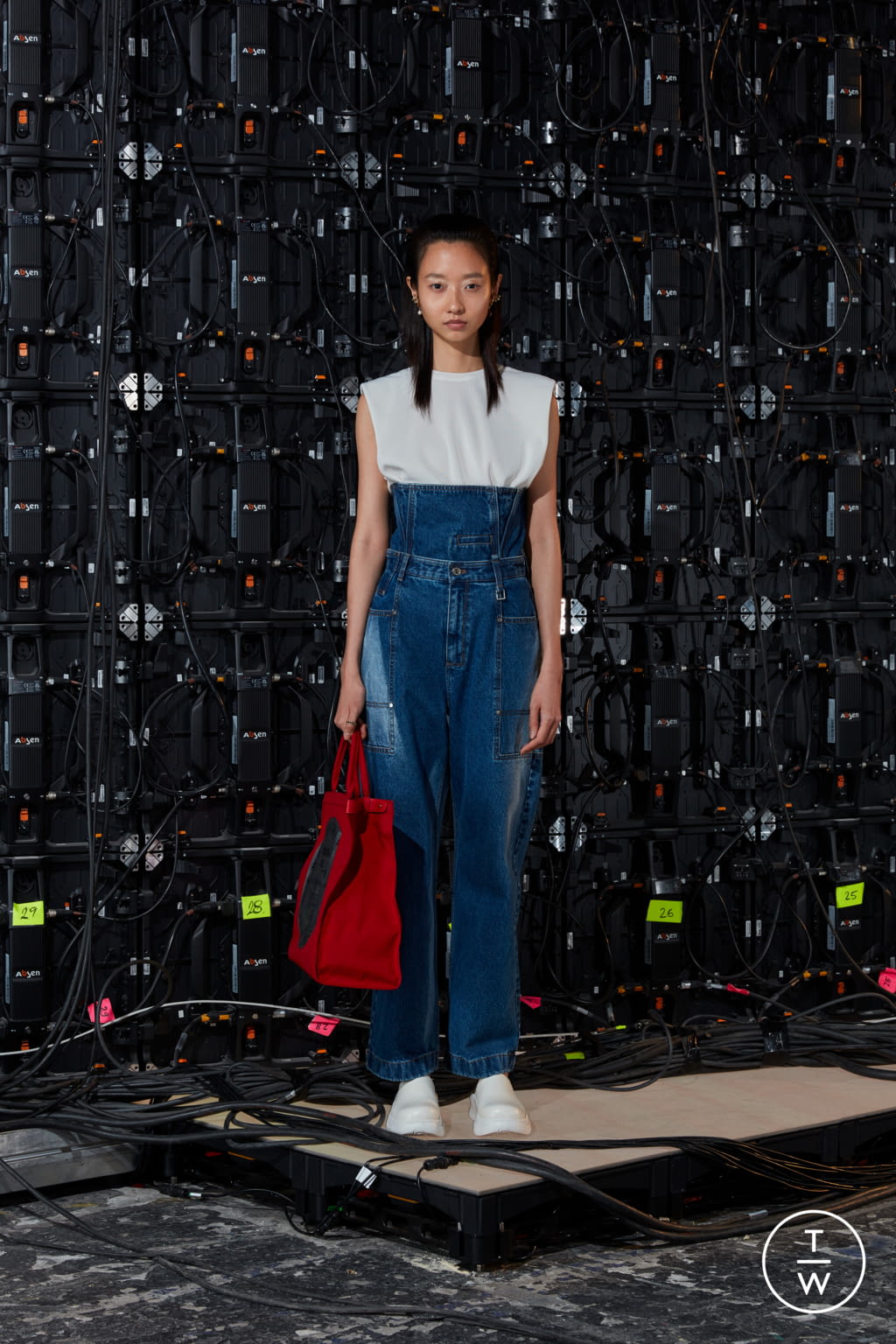 Fashion Week Paris Spring/Summer 2022 look 17 de la collection Wooyoungmi menswear